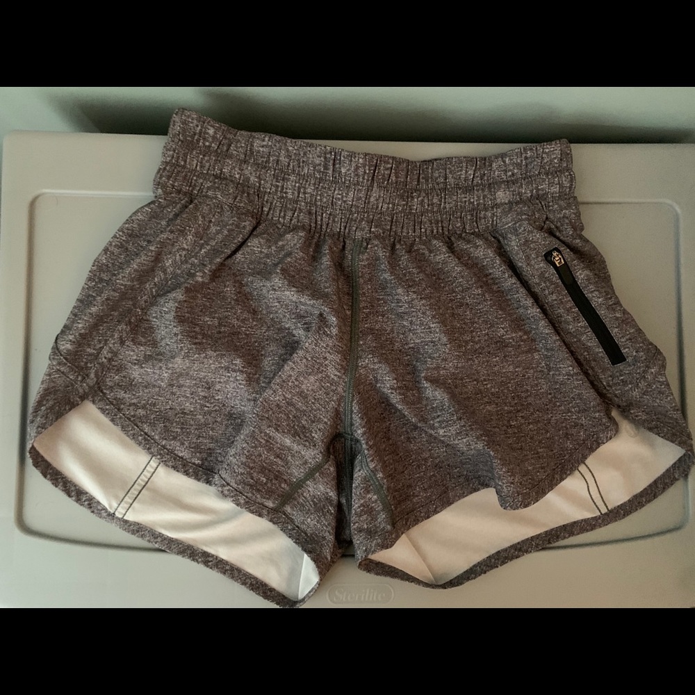 Lululemon tracker v 4in shorts